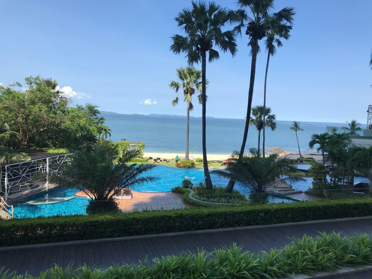 Luxurious Beachfront Pattaya Exterior foto