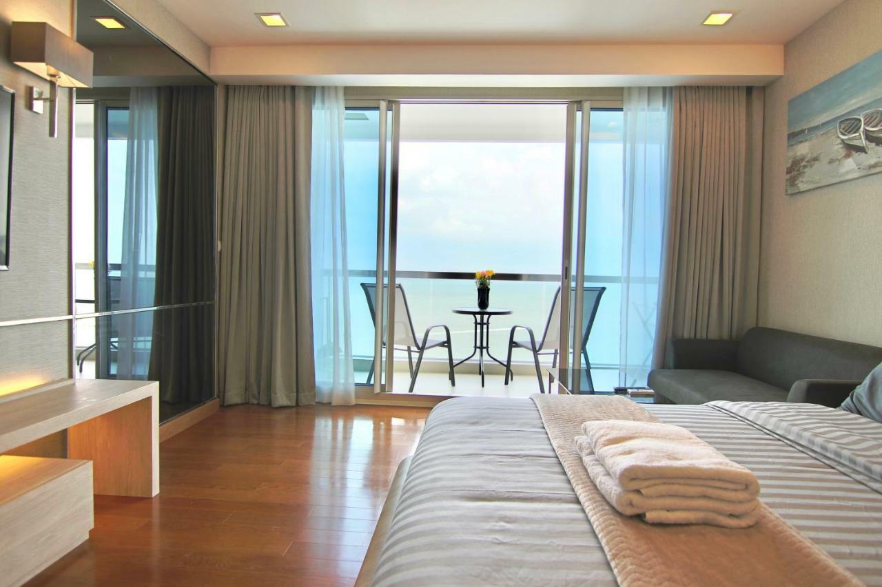Luxurious Beachfront Pattaya Exterior foto